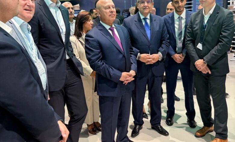من برلين وزير النقل يتابع الاستعدادات النهائية للتشغيل التجريبي لأول قطاعات القطار الكهربائي السريع