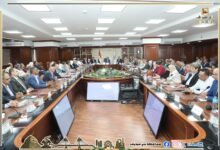 محافظ بني سويف يوجه بتركيز الإنفاق على المشروعات ذات الأولوية ومتابعة تنفيذ الخطة الاستثمارية