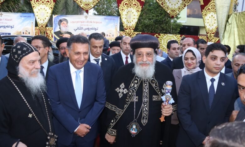 " محافظ القليوبية " يستقبل " قداسة البابا تواضروس الثاني بكنيسة مار بولس الرسول " بمدينة العبور