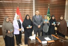 " محافظ القليوبية " يسلّم جوازات سفر " لـ5 " سيدات من الأولى بالرعاية للمشاركة في رحلة عمرة