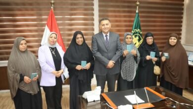 " محافظ القليوبية " يسلّم جوازات سفر " لـ5 " سيدات من الأولى بالرعاية للمشاركة في رحلة عمرة