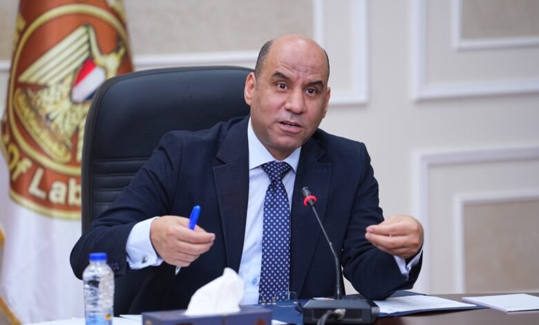 مديريات العمل في مواقع الإنتاج لمتابعة تطبيق القانون وتعزيز السلامة السلامة والصحة