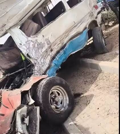 حادث تصادم بالطريق الأوسطي بالطريق الأوسطي يعطل حركة المرور في اتجاه حلوان