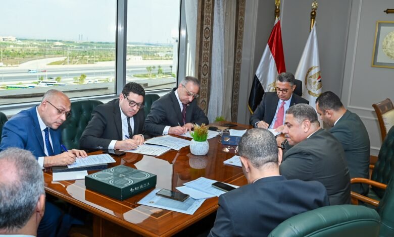 في إطار اللقاءات والاجتماعات الدورية التي يحرص على عقدها بشكل منتظم، التقى الدكتور شريف فاروق وزير التموين والتجارة الداخلية بعدد من السادة أعضاء