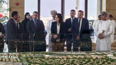 وزيرة الإسكان ونظيرها العُماني يتفقدان مركز التجربة والمبيعات بمدينة السلطان هيثم