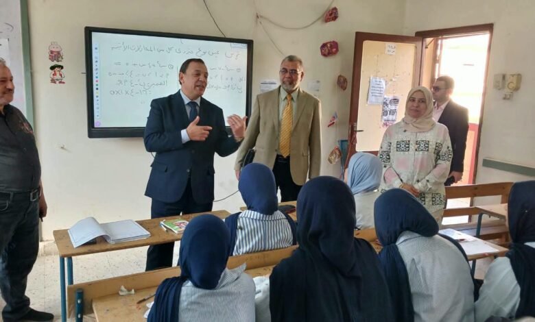 مدير تعليم بنى سويف يتابع انتظام الدراسة وسجلات الطلاب والمعلمين بالمدارس