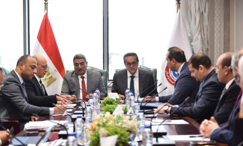 وزير الصحة يترأس الاجتماع الأول للجنة الإسراع بتطبيق منظومة التأمين الصحي الشامل