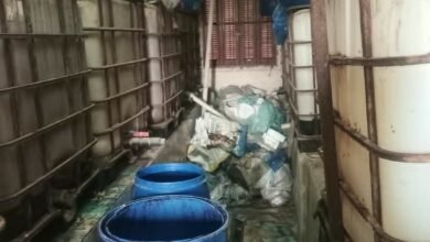 ضبط 7800 لتر من المواد السائلة مجهولة المصدر داخل مخزن منظفات بقلين