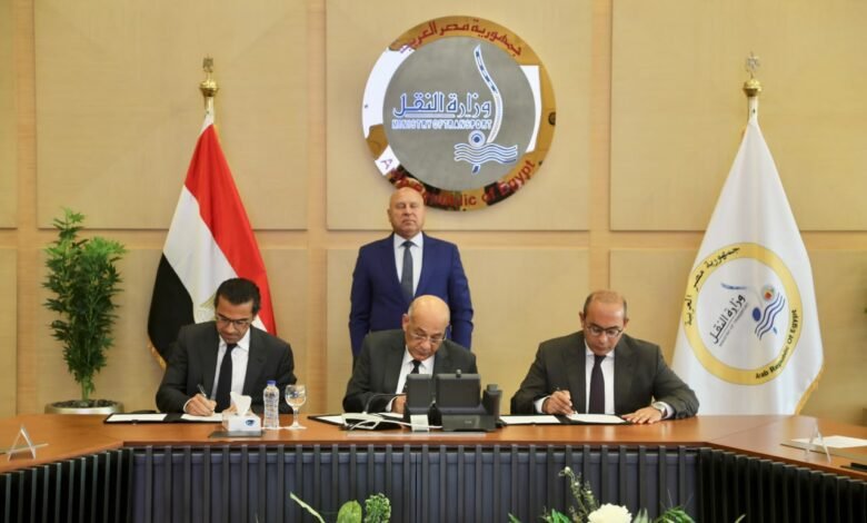 وزير النقل يشهد توقيع مذكرة تفاهم بين ميناء الإسكندرية وشركتي حسن علام للمرافق والطارق كابيتال
