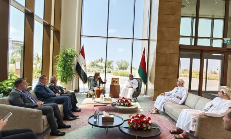 وزيرة الإسكان تبحث مع نظيرها العُماني تعزيز التعاون المشترك خلال زيارتها للسلطنة