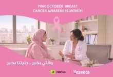 شراكة بين "إندرايف" و"فيزيتا" لإتاحة فحوصات مجانية للكشف المبكر عن سرطان الثدي كتب : ماهر بدر لـ 100 سائقة في مصر خلال أكتوبر الوردي أعلنت "إندرايف" المنصة العالمية الرائدة في مجالات النقل الذكي والخدمات الحضرية عن عقد شراكة مع منصة "فيزيتا" المنصة الرائدة لخدمات الرعاية الصحية والتكنولوجيا الطبية في منطقة الشرق الأوسط وشمال أفريقيا، لتقديم فحوصات طبية مجانية لـ 100 من أفضل سائقاتها أداءًا في مصر. وتأتي هذه الخطوة في إطار مبادرة "الشهر الوردي" التي تطلقها الشركة للتوعية بسرطان الثدي وأهمية الكشف المبكر. وتهدف "إندرايف" من خلال هذه المبادرة إلى تسهيل وصول السائقات عبر منصتها إلى خدمات الرعاية الصحية الأساسية، تقديرًا لدورهن الفاعل في نجاح الأعمال، وحثّهن على إعطاء الأولوية لصحة وسلامة أجسادهن. كما تعكس هذه الخطوة التزام الشركة الممتد بدعم السائقين، ليس فقط عبر توفير فرص دخل نموذجية وبيئة عمل مرنة، بل وأيضًا من خلال تلبية احتياجاتهم ورعايتهم خارج نطاق العمل اليومي. وتعتمد "إندرايف" في نموذج أعمالها على قيم العدالة وحرية الاختيار، حيث تتيح للركاب والسائقين الاتفاق المباشر على قيمة الرحلة بدلاً من الاعتماد على الأسعار الثابتة والخوارزميات التلقائية. وإلى جانب توفير فرص دخل مرنة، تواصل الشركة استكشاف وتطوير مبادرات نوعية تستهدف تحسين جودة حياة السائقين، تقديرًا لدورهم المحوري في مسيرة نمو المنصة وتوسعها. وفي هذا الصدد، قال علاء شلبي، مدير "إندرايف" بمصر: "نؤمن في "إندرايف" بأن مسؤوليتنا تجاه السائقين لا تقتصر على توفير منصة لتحقيق الدخل فحسب؛ فالسائقات عبر منصتنا يقدمون مساهمة قيّمة لمجتمعنا ولمسيرة نمو أعمالنا، ونحرص على تقدير هذا الدور من خلال دعم متطلباتهن داخل إطار العمل وخارجه. ومن خلال شراكتنا مع "فيزيتا"، سنساعد 100 من سائقاتنا المتميزات على إجراء الفحوصات الطبية خلال "الشهر الوردي"، مع التأكيد على أهمية الكشف المبكر وجعل الصحة الشخصية أولوية. وسنظل ملتزمين بخلق فرص تدعم الاستقلالية المالية لسائقينا، وتعزز رفاهيتهم وجودة حياتهم". ومن جانبه، صرح شكري أسمر، الرئيس التنفيذي للتطوير المؤسسي في شركة "فيزيتا": "باعتبارنا المنصة الرائدة في مجال تكنولوجيا الرعاية الصحية بالمنطقة، نرى أن مسؤوليتنا الجوهرية تكمن في ضمان وصول الجميع إلى خدمات صحية عالية الجودة، بما يضع أُسسًا لمجتمعات أكثر صحة واستدامة. إن تمكين المرأة ودعمها يمثل جزءًا أصيلًا من هويتنا وثقافة عملنا؛ ومن خلال شراكتنا الاستراتيجية مع "إندرايف" بالتزامن مع "الشهر الوردي"، نحول التوعية إلى رعاية ملموسة وفعالة. وبتوفير فحوصات سرطان الثدي لـ 100 من السائقات المتميزات، نؤكد التزامنا بالرعاية الوقائية، ونثمن الدور المحوري الذي تلعبه المرأة في دفع عجلة الاقتصاد والمجتمع نحو الأمام". وتؤكد الشراكة مع "فيزيتا" أهمية التعاون المتكامل بين منصات النقل الذكي وقطاع الرعاية الصحية لتسهيل وصول المجتمعات إلى الخدمات الأساسية. ومن خلال الدمج بين التزام "إندرايف" بدعم مجتمع سائقيها والشبكة الممتدة لـ "فيزيتا" في تقديم الرعاية الصحية، تسعى المبادرة إلى تحويل جهود التوعية بسرطان الثدي إلى خطوات عمل جادة تضع صحة المرأة في صدارة الأولويات. ومن خلال هذه المبادرات، تواصل "إندرايف" ترسيخ التزامها تجاه الكوادر البشرية الداعمة لمنصتها، مؤكدة أن مساندة السائقين تتجاوز حدود الرحلات اليومية لتمتد إلى العناية بالأفراد والعائلات والمجتمعات التي يخدمونها. ويشكل نموذج التفاوض المباشر على الأسعار جوهر نهج "إندرايف"؛ حيث يمنح الركاب والسائقين حرية الاتفاق المباشر على قيمة الرحلة، بما يعزز مستويات أعلى من الشفافية والعدالة وحرية الاختيار للطرفين. عن إندرايف تعد "إندرايف" منصة عالمية رائدة في مجالات النقل الذكي والخدمات الحضرية والشحن. تجاوزت تنزيلات تطبيق الشركة حاجز الـ 360 مليون مرّة، وحافظت على موقعها كثاني أكثر تطبيقات نقل الركاب تحميلًا حول العالم. وإلى جانب خدمات نقل الركاب، توفر "إندرايف" محفظة متنامية من الخدمات تشمل النقل بين المدن، وخدمات الشحن والتوصيل، والحلول المالية. وفي عام 2023، أطلقت الشركة ذراعها الاستثماري الاستراتيجي (New Ventures) والمتخصص في الاستحواذ وعمليات الاستثمار الجريء. وانطلاقاً من رسالتها الرامية إلى معالجة مظاهر عدم المساواة الاجتماعية وجعل العالم أكثر عدالة، تتواجد "إندرايف" اليوم في أكثر من 1000 مدينة عبر 47 دولة. وتلتزم الشركة بإحداث تأثير إيجابي ملموس في حياة مليار شخص بحلول عام 2030، سواء من خلال خدماتها الأساسية أو عبر برنامجهـا لتمكين المجتمعات. لمزيد من المعلومات يرجى زيارة الموقع الالكتروني: inDrive.com . عن فيزيتا فيزيتا هي منصة التكنولوجيا الصحية الرائدة في الشرق الأوسط وإفريقيا، موجّهة المرضى خلال رحلتهم الصحية الكاملة عبر أكبر شبكة طبية في المنطقة تضم أكثر من 30,000 مقدم خدمة. من خلال فيزيتا، يمكن للمرضى بسهولة حجز مواعيد أطباء العيادات والمستشفيات، وجدولة الاستشارات الاستشارة عن بعد، وطلب الأدوية، وطلب زيارات الأطباء المنزلية، وحجز الاختبارات المعملية والتشخيصية. تتكامل جميع الخدمات بسلاسة مع التأمين الصحي المسجل للمرضى، مما يقدم تجربة رعاية صحية متكاملة بالكامل عبر دول متعددة، بما في ذلك مصر والسعودية.
