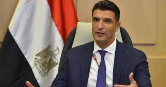 استجابة إنسانية بامتياز.. كيف حول وزير الصناعة استغاثة شاب إلى مشروع؟