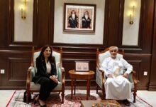 وزيرة الإسكان تلتقي رئيس بلدية مسقط لبحث تبادل الخبرات في مجالات التخطيط والتطوير العمراني والاستثمار